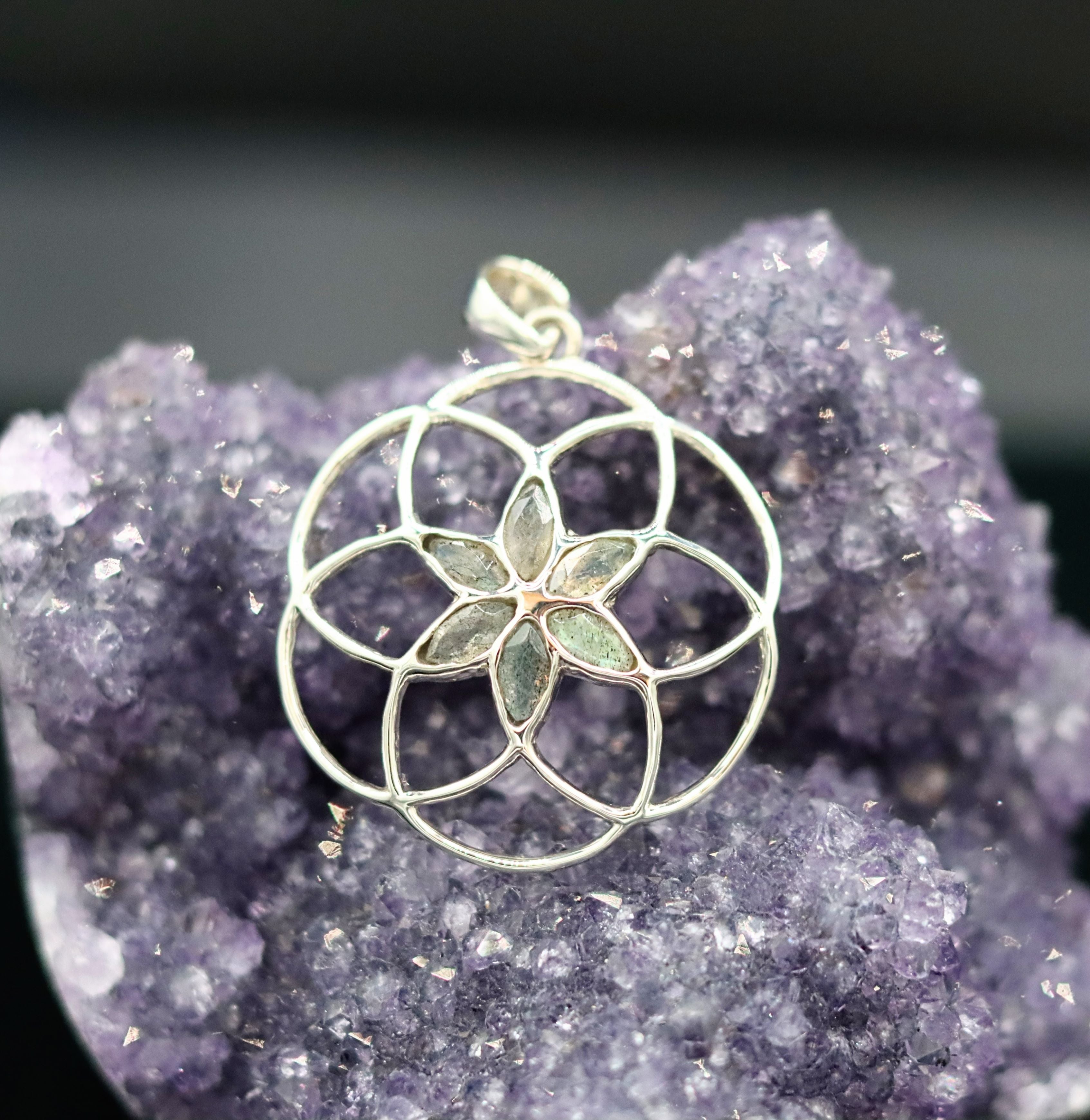 Flower of life Labradorite pendant